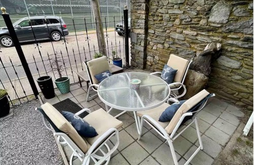 Cliff Walk Condominio | Tennis Hall of Frame 1-bedroom