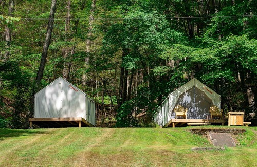 Millerton Alquiler De RV | Tentrr State Park Site - NY Taconic State Park: Rudd Pond A - Double Camp