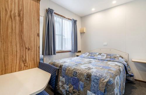 Teralba Hotel | Teralba Lakeside Caravan Park