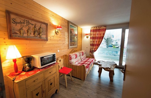 Allevard Hotel | Terres de France - Résidence Les Silènes