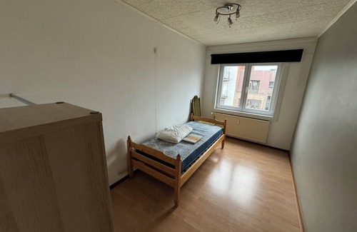 Zelzate Apartamento | Terrific 4-bedroom apartment in Zelzate