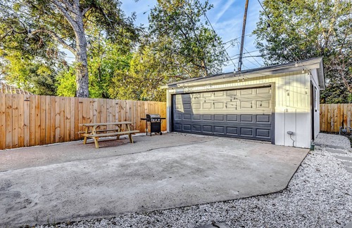Foster Place Casa | Texas Two-Step: Near NRG/ Full Game Room/ Lounge+Fire Pit