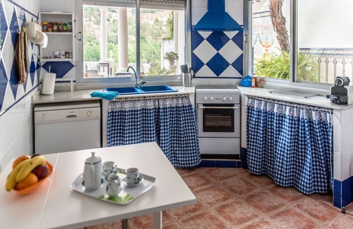 Anna Casa | Patio con vistas que impresionan, montañas y el sonido del agua en la fuente