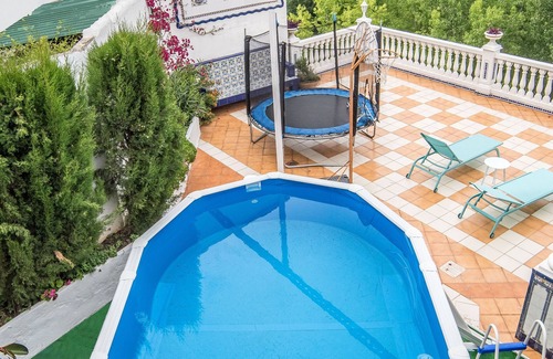 Anna Casa | Patio con vistas que impresionan, montañas y el sonido del agua en la fuente