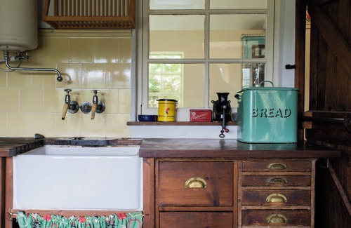 Saint Gennys Cabaña | THATCHWAYS - Stunning traditional cottage overlooking the beach