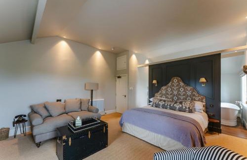 Grange Moor Hotel | The 3 Acres Inn & Restaurant