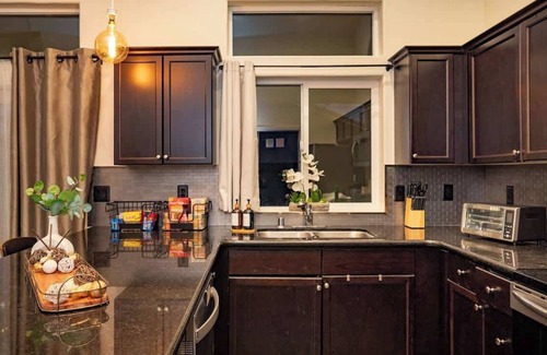 Porterville Casa | The Agave Zen, BBQ, Hot Tub, Xbox +!