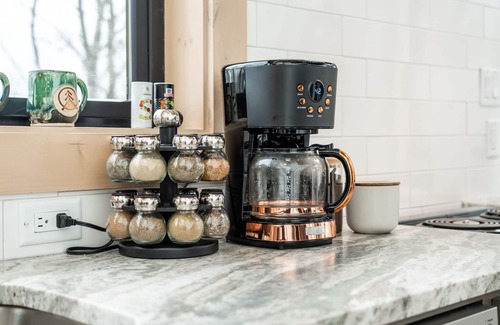 Hot Springs Cabina | The Aged Owl Treehouse, Hot Tub, Sleeps 8