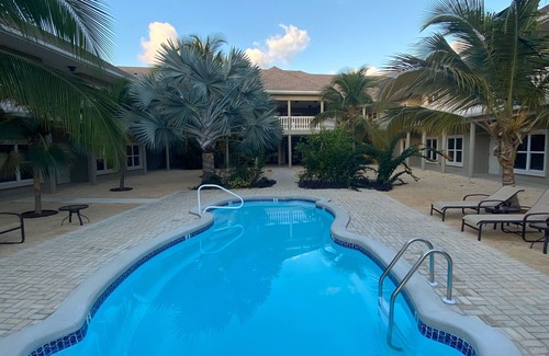 West End Apartamento | The Alexander Suites # 102 - Doble Queen