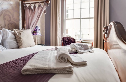 Wells Casa | The Ancient Gatehouse Hotel