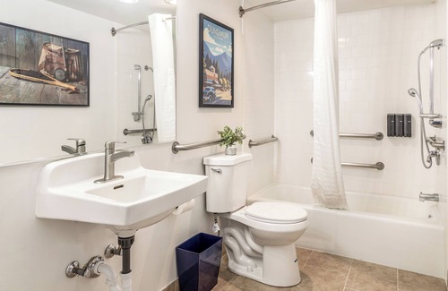 Dunsmuir Hotel | The Angler Lodge