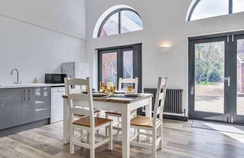 Wimborne Cabaña | THE ANNEX, pet friendly, with a garden in Wimborne Minster