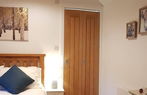 Newborough Cabaña | Rural-Confortable-Baño con ducha-Vista a la Calle-The Annexe