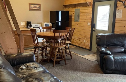 Cooke City-Silver Gate Cabina | The Antler Cozy Cabin! Cooke City, at the entrance of Yellowstone's NE Gate and Lamar Valley