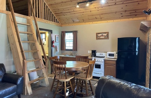 Cooke City-Silver Gate Cabina | The Antler Cozy Cabin! Cooke City, at the entrance of Yellowstone's NE Gate and Lamar Valley