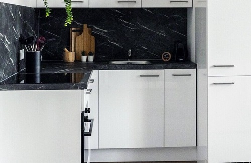 Municipality of Tilburg Casa | El apartamento cuenta con dos dormitorios lujosamente equipados.