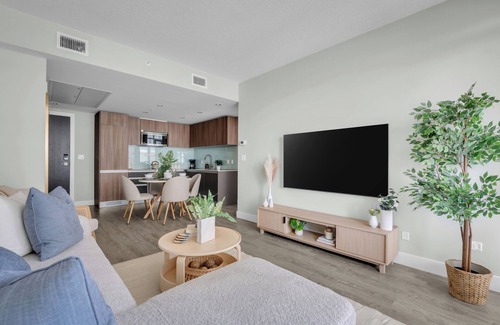 Victoria Park Condominio | The Astoria | Steps to Stampede+Saddledome+BMO Center| Free Parking