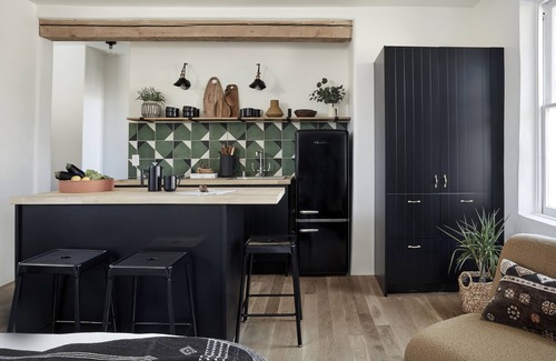 Northeast Santa Fe Apartamento | The Avery - A must see studio with King bed, full Kitchen, 2 blocks from Plaza