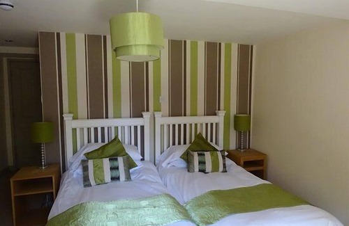 Bradford-on-Avon Hotel | The Barge Inn