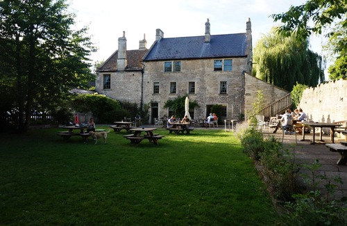Bradford-on-Avon Hotel | The Barge Inn