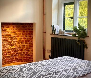 Crockerton Hotel | The Bath Arms Shearwater