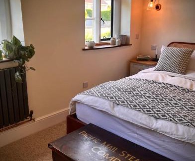 Crockerton Hotel | The Bath Arms Shearwater