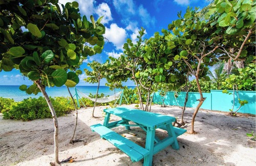 Old Man Bay Cabaña | The Bay with 500 Feet of BeachFront and 2 Cottages