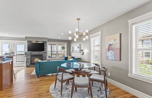 Amherstburg Casa | The Beach House w Hot Tub & Private Beach!