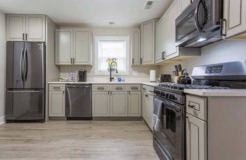 Joliet Apartamento | *The Belltower Haven*Large*Family Friendly*Wi-Fi