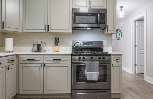 Joliet Apartamento | *The Belltower Haven*Large*Family Friendly*Wi-Fi