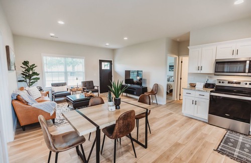 Marion Casa | The Best of Lake Egypt / Lake Access + Covered Dock