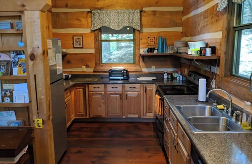 Waynesville Cabina | The Bethel House at Hawthorn Haven