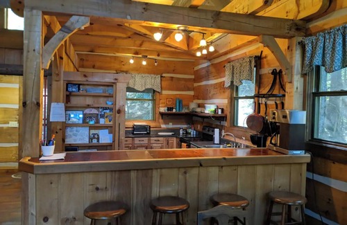 Waynesville Cabina | The Bethel House at Hawthorn Haven