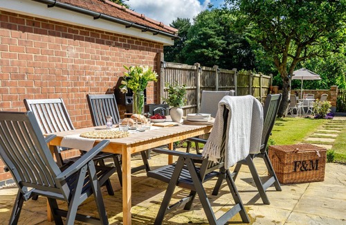 Heworth Casa | The Birdie- Sleeps 5 guests
