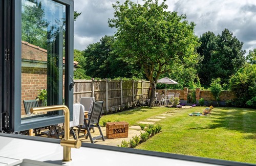 Heworth Casa | The Birdie- Sleeps 5 guests