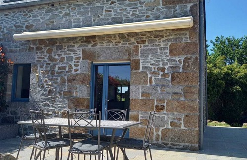 Saint-Sauveur-des-Landes Casa | The blue house