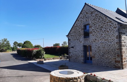 Saint-Sauveur-des-Landes Casa | The blue house