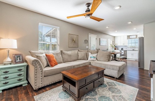 Higden Casa | “The Blue Bungalow” Great location RV hookup addon