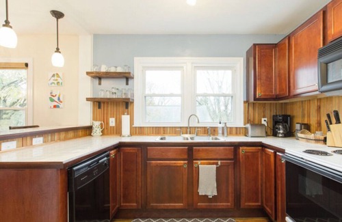 Weaverville Casa | El bungalow azul en el centro de Weaverville