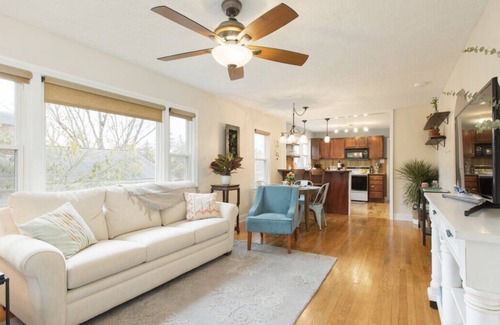 Weaverville Casa | El bungalow azul en el centro de Weaverville