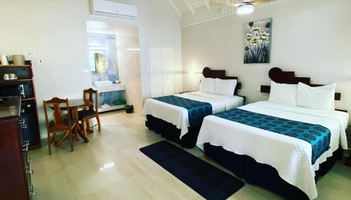 Negril Hotel | THE BOARDWALK VILLAGE