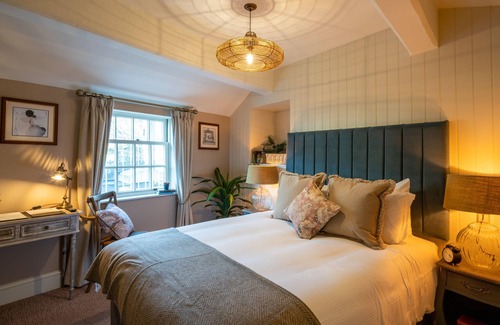 Almondsbury Hotel | The Bowl Inn