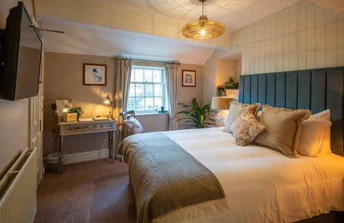 Almondsbury Hotel | The Bowl Inn