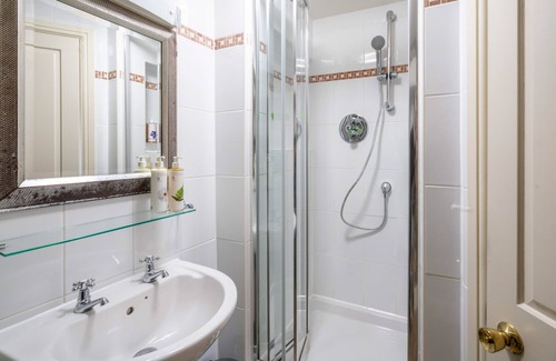 Almondsbury Hotel | The Bowl Inn