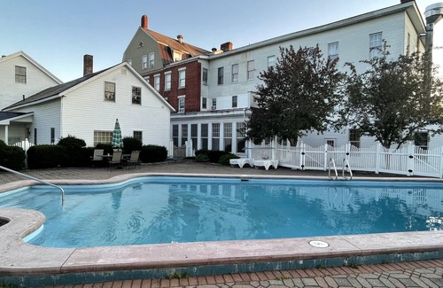 Brandon Hotel | The Brandon Inn - Family Suite For Four