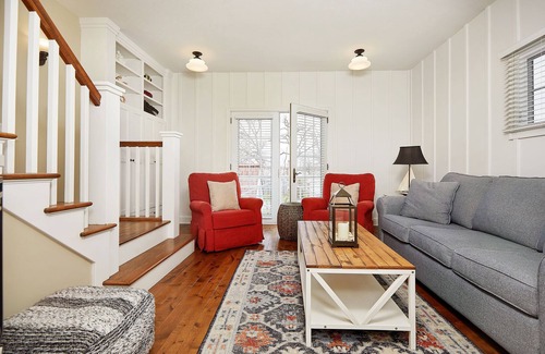 Holland Casa | "The Bridgeport" Luxury Townhome, Pool, Hot Tub, Golf Membership, Near Lake and Beaches