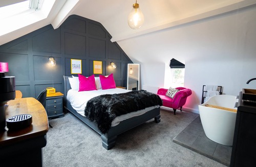 Newcastle Hotel | The Briers