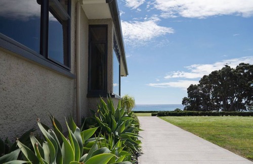 Pitone Casa | THE BUNGALOW - COASTAL RETREAT