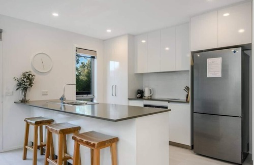 Blackmans Bay Casa | The Bungalow in the Bay Modern New 2 bed 15min/CBD