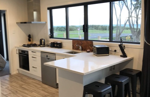 Opunake Casa | The Cabin-Luxury accomodation with sea views